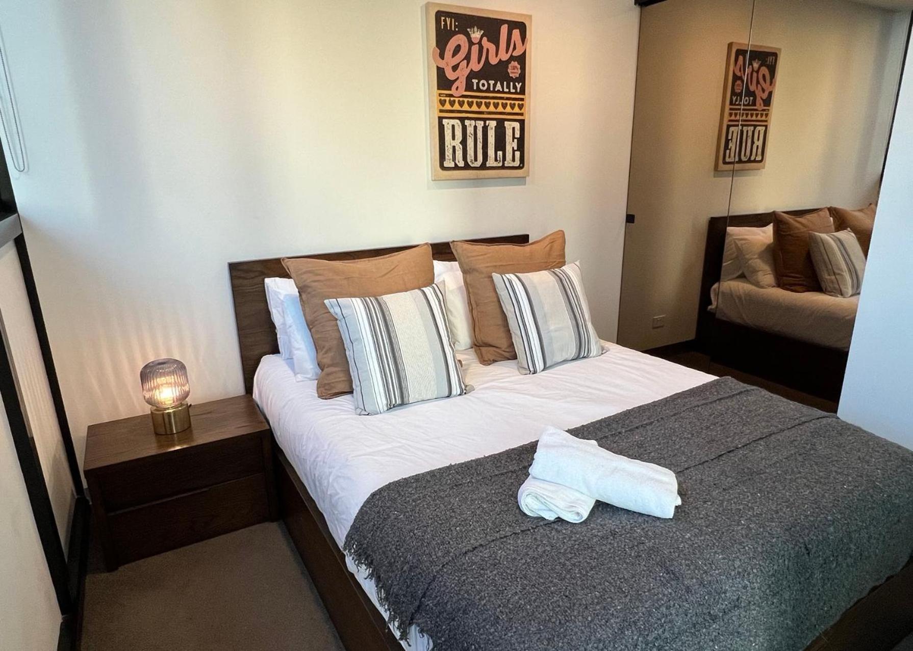 2br 1 Bath, Southbank, Crown, Great View Apartment *